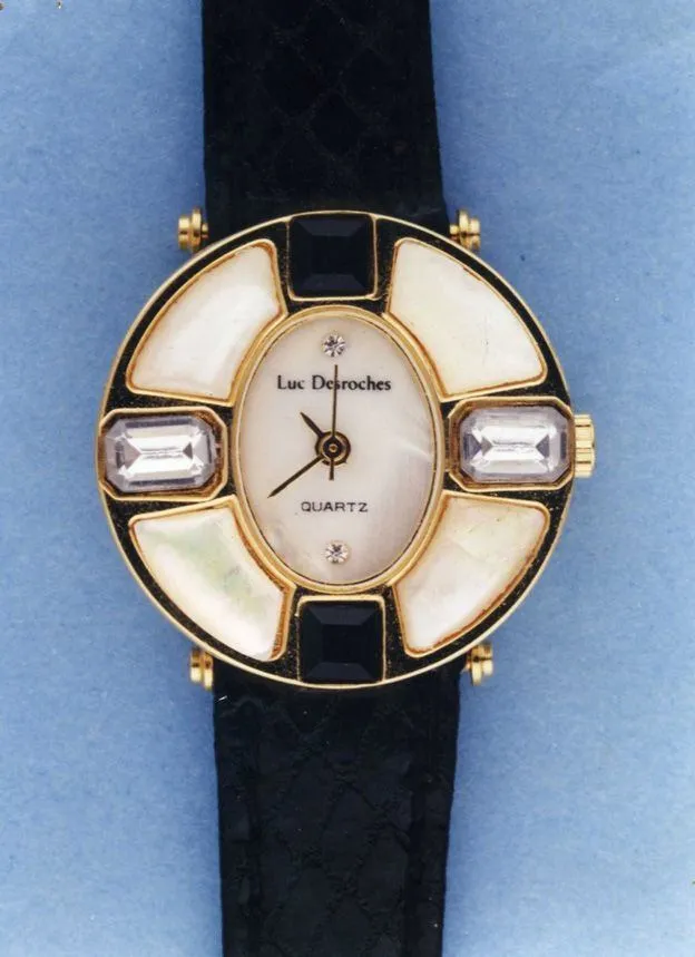 _84536101_pacey-case-watch1web